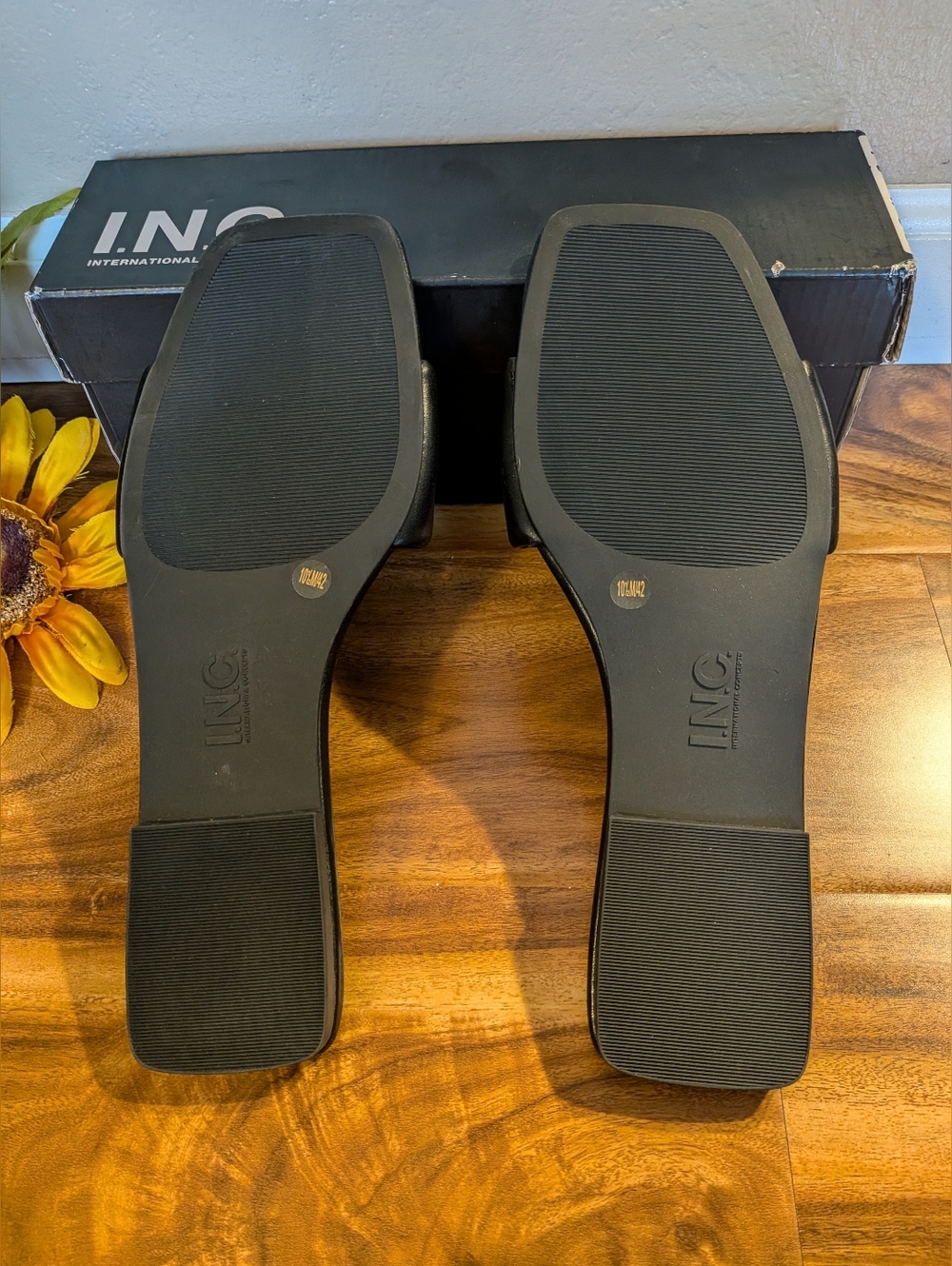 NWT! I.N.C. International Concepts Embellished Buckle Sandals Size 10.5M in BLAC - Picture 5 of 5